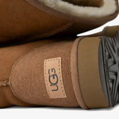 UGG W Classic Short II